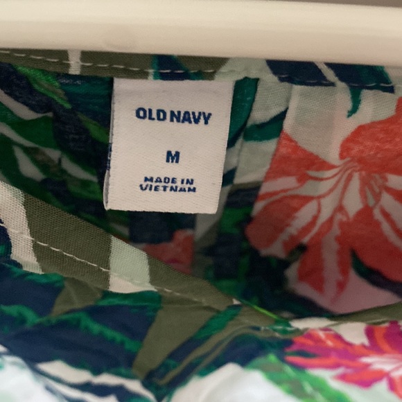 Old navy womens blouse jungle print. Size M - Picture 3 of 4